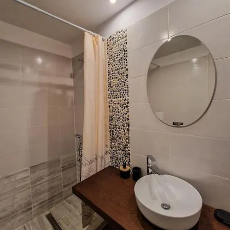 Getaway- & Summer Activities , Sleep 6 * בנסקו