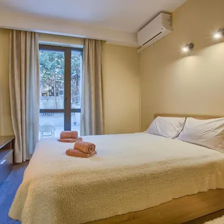 Getaway- & Summer Activities , Sleep 6 בנסקו