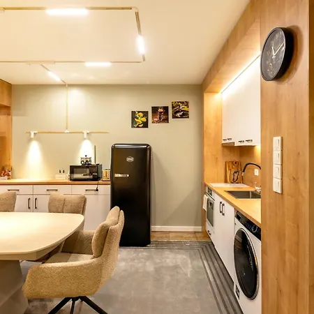 Cozy 2bd With 100sqm Patio For 6 *