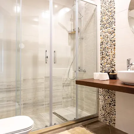 Cozy 2bd With 100sqm Patio For 6 Apartamento